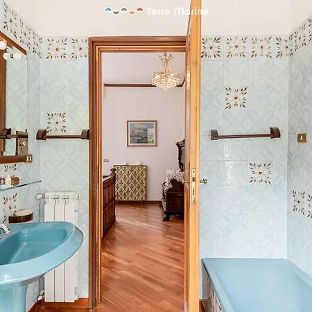 La Perla Sul Golfo, Terre Marine