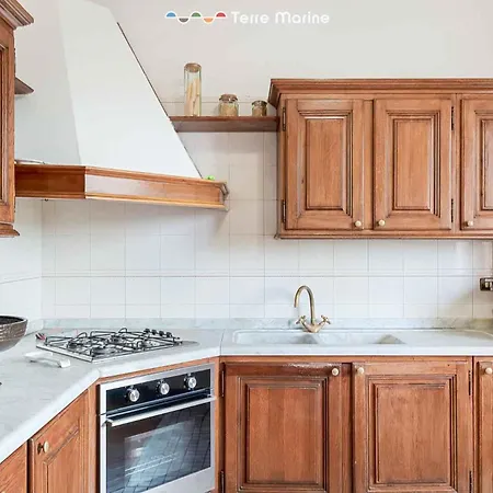 La Perla Sul Golfo, Terre Marine *